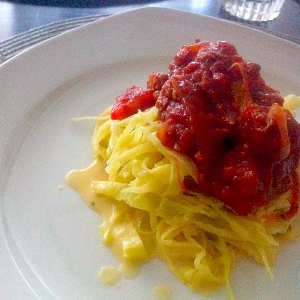 Steamed Cabbage in a Creamy Garlic Cauliflower Sauce | Tomato Basil infused Ground Soy|T.E.Dennisさん