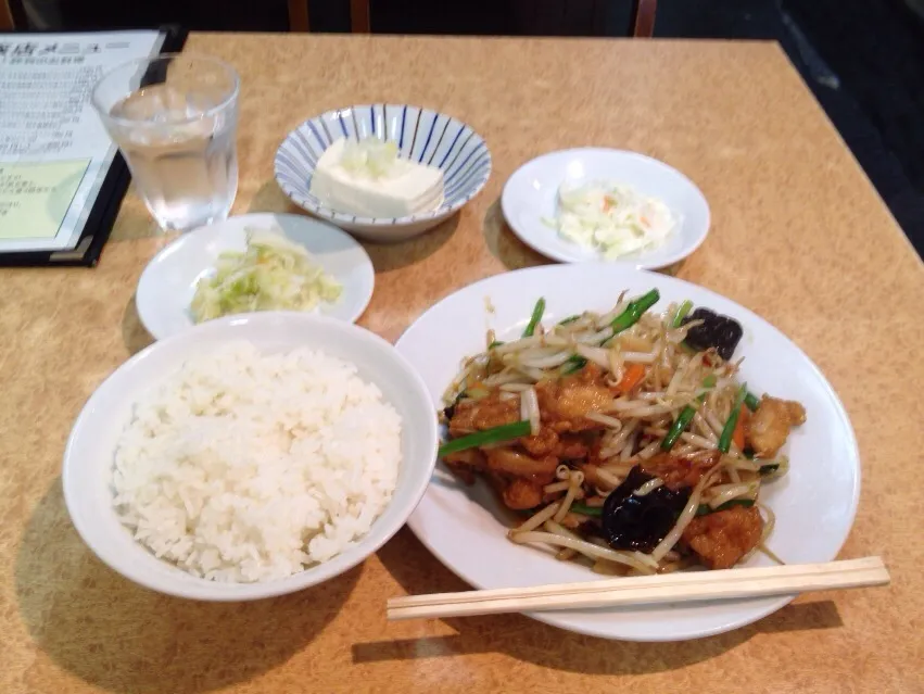 揚げ鶏ともやしのピリ辛炒め|おっちさん