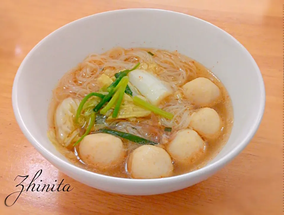 Rice noodle soup with fish ball|Zhinitaさん