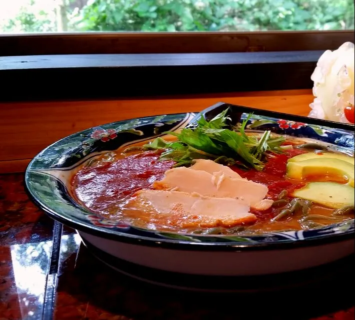 トマト担々麺　バジル練り込み太麺|直樹さん