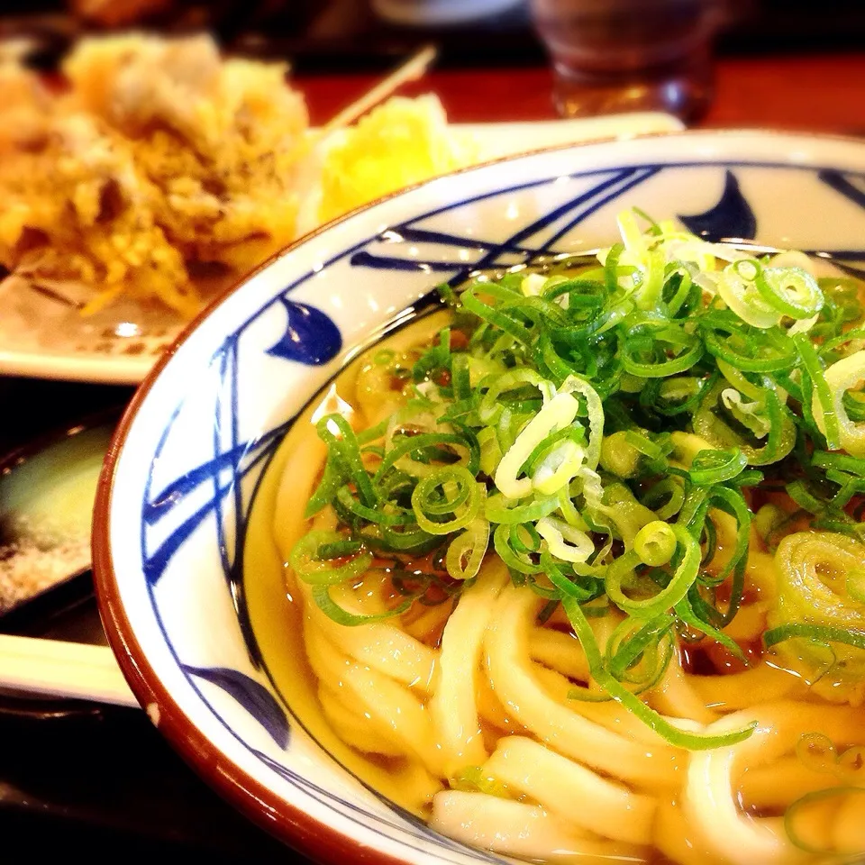 冷やかけうろんと舞茸の天ぷら＆半ずく卵天ぷら|あぃあぃさん