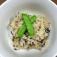 Snapdishの料理写真:ひじきの炊き込みご飯|Kaai Nakagawaさん