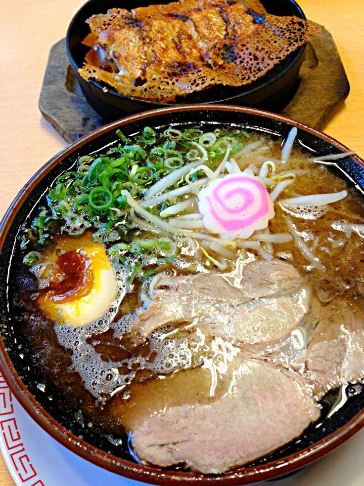 ラーメン香にて☆こがしブラックラーメン|ナナさん