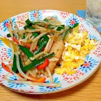 ランチでパスタやから、、豚肉、玉子で野菜炒め(^ ^)やっやっぱり野菜必須*:.｡. o(≧▽≦)o .｡.:*☆|marineさん