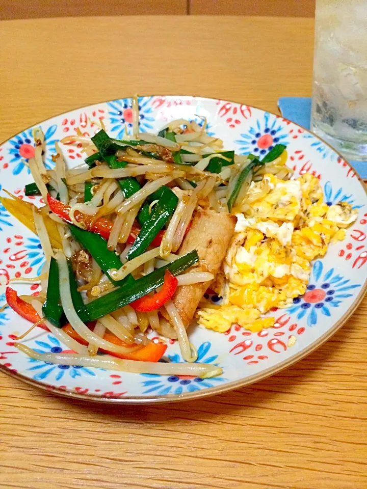 ランチでパスタやから、、豚肉、玉子で野菜炒め(^ ^)やっやっぱり野菜必須*:.｡. o(≧▽≦)o .｡.:*☆|marineさん