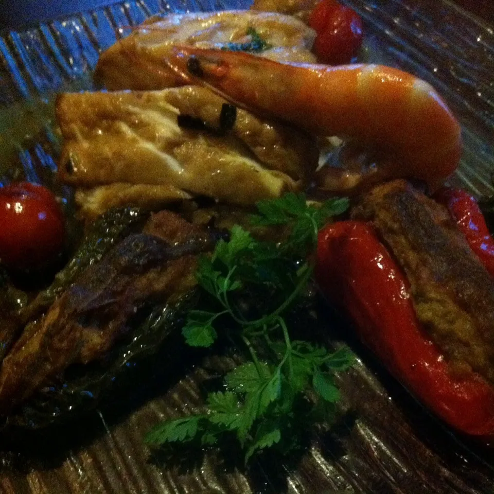 Filet de Grenadier et Noix de Saint Jacques marinés, minis poivrons farcis aux thon au Curry sur lit de fettuccini sautées|PHILIPPEさん