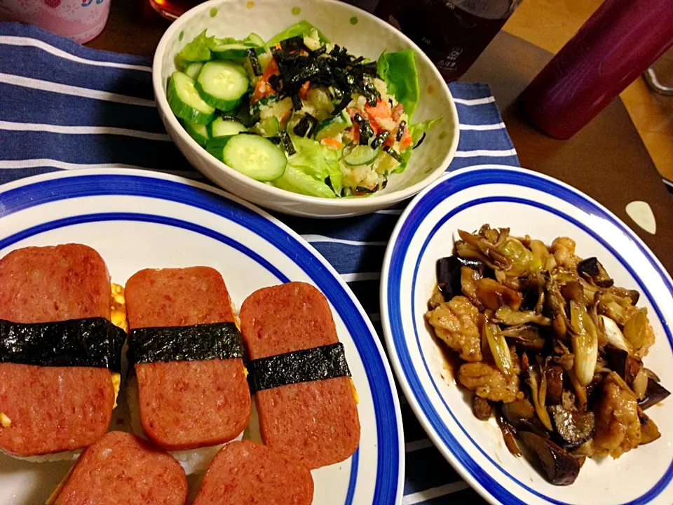 Snapdishの料理写真:スパムにぎり、ポテトサラダ、ナスと鶏肉の南蛮煮|かなさん