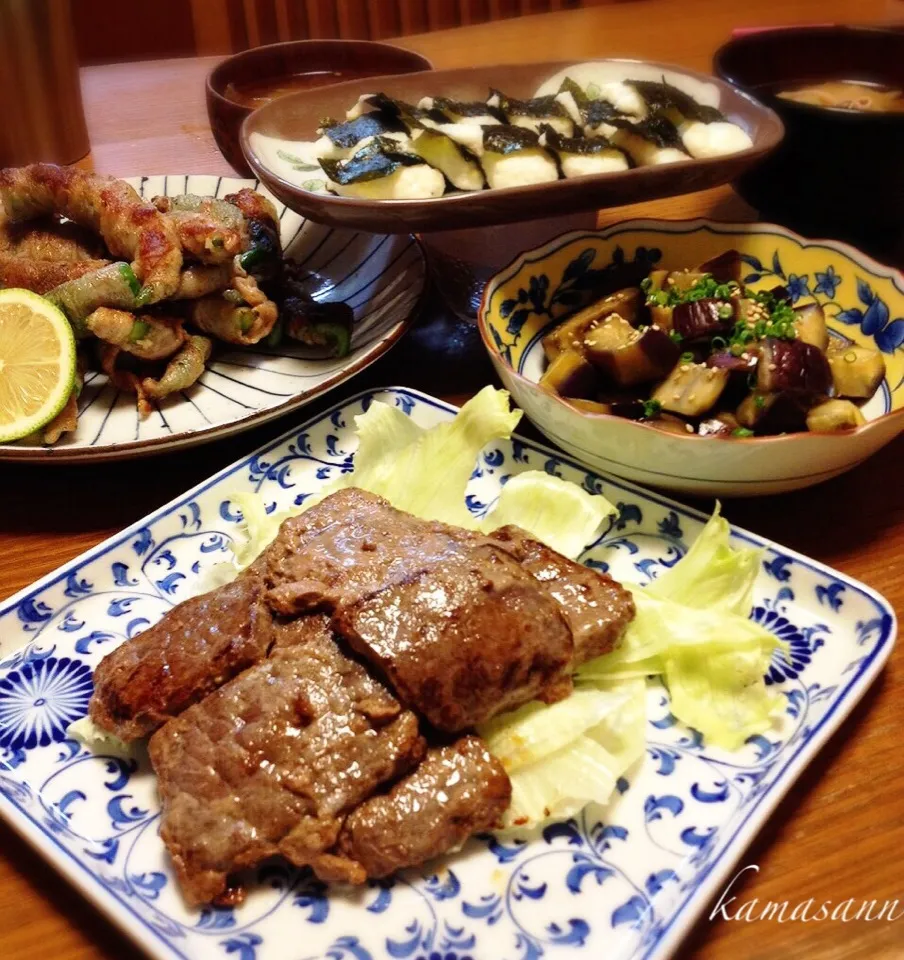 鯨のステーキ🐳万願寺唐辛子の豚バラ巻き(黒胡椒ガリガリ)|かまさん