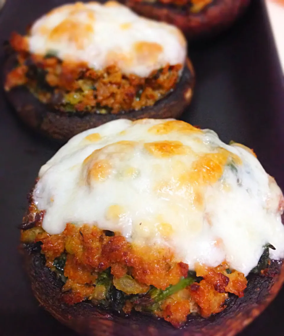 Portobello stuffed with Italian sausage, topped with fresh mozzarella|coxiella24さん