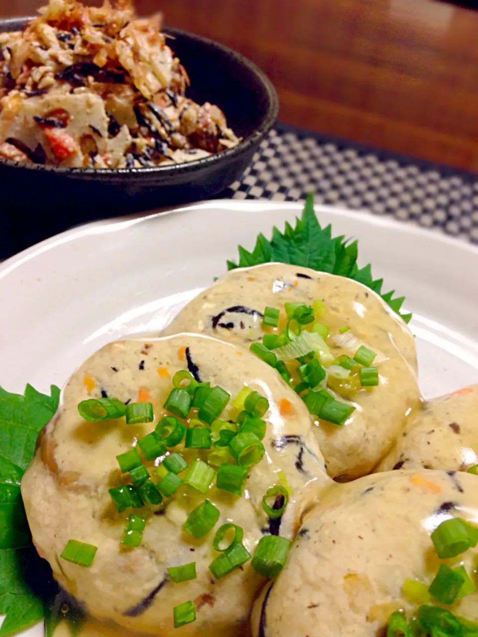 ヒジキ入り豆腐ハンバーグと蓮根とヒジキの胡麻マヨ和え|あいさん