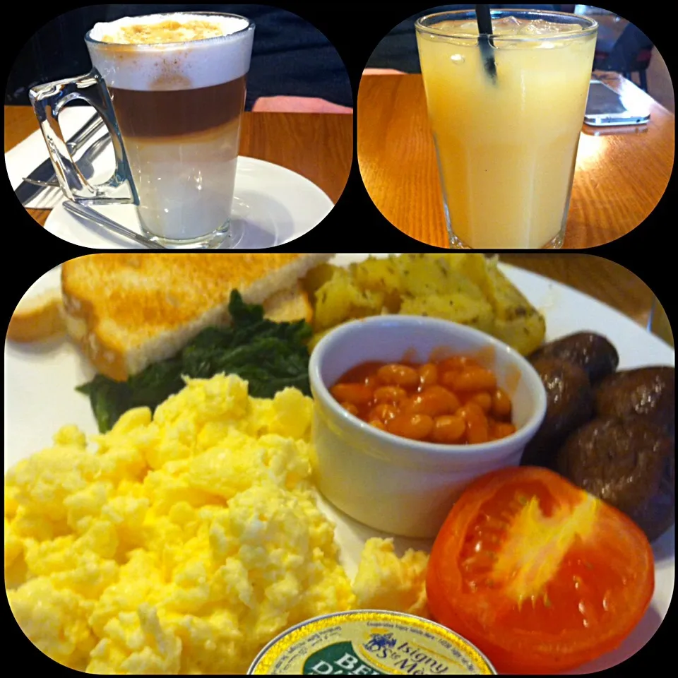 Snapdishの料理写真:Vegetarian breakfast of toast, eggs, baked beans, herb potatoes, tomato, spinach and mushrooms with apple juice and cafe latte|🍓Jolejo🍓さん