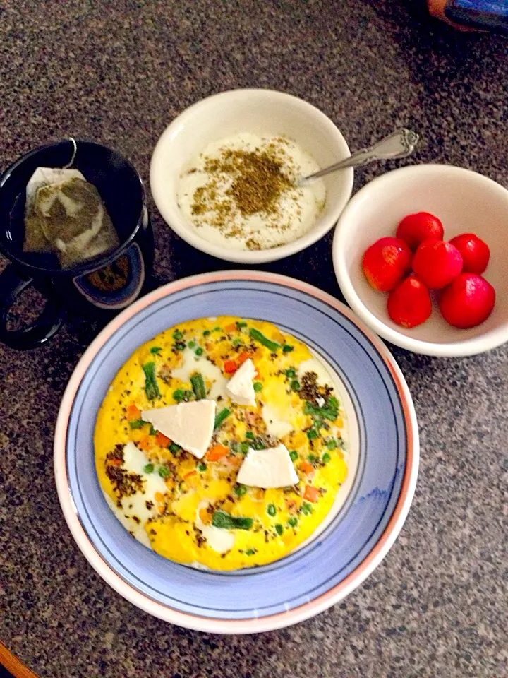 Snapdishの料理写真:Eggs with mixed vegetables and cheese, strawberries, yogurt and thyme, and greet tea for breakfest|nadia issaさん