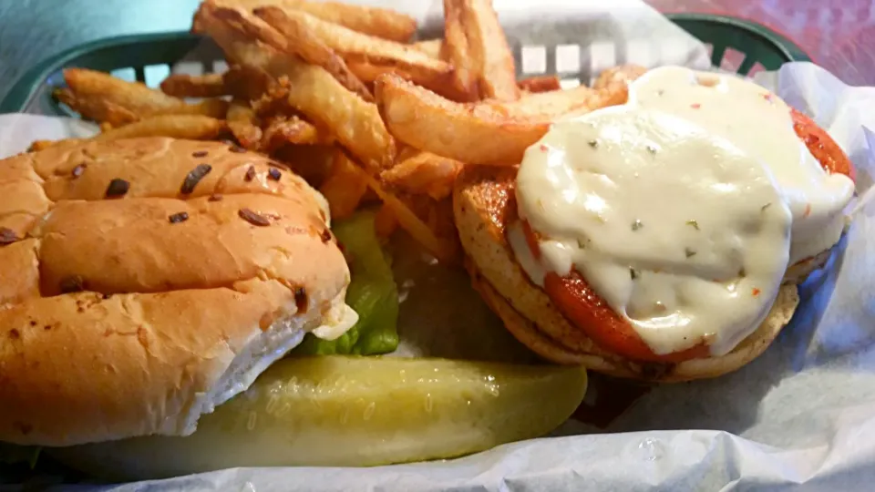 Snapdishの料理写真:Cajun Chicken with grilled tomatoes and pepper jack cheese.|Ryanさん