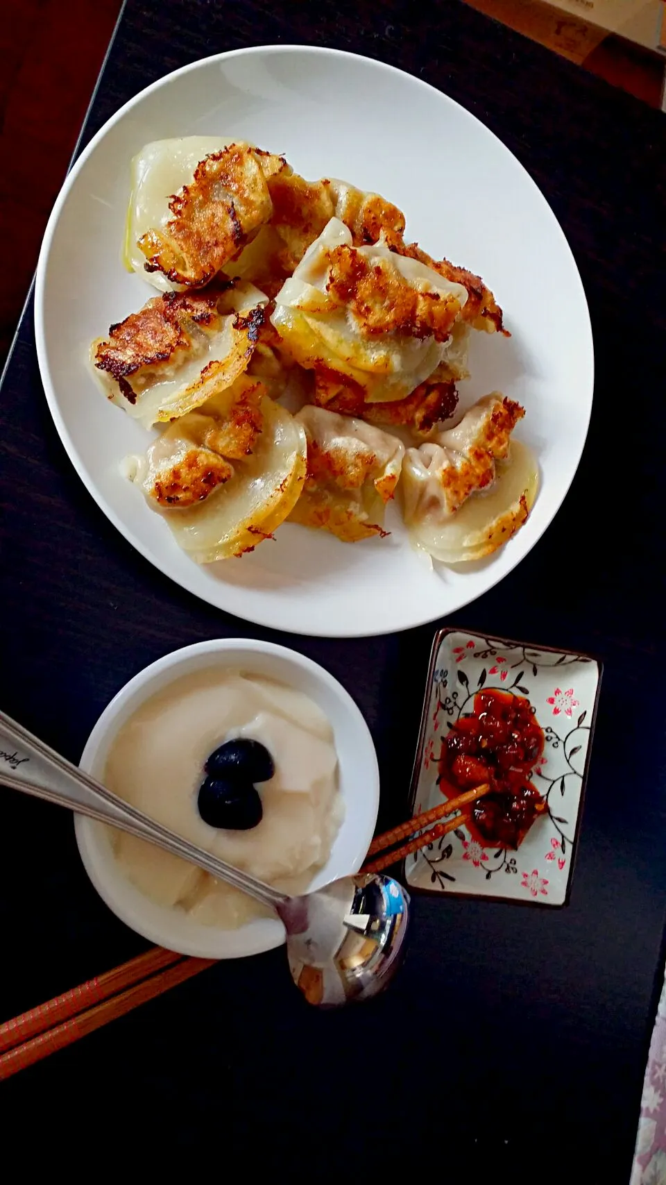 breakfast~>_<~煎饺+牛乳布丁~>_<~|Cannie  Zhangさん