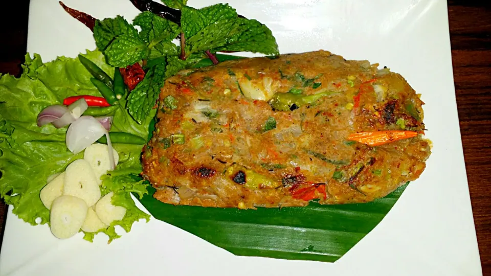 ลาบปลาตองย่าง (Larb pla tong)|Vientiane Kitchen Sukhumvitさん