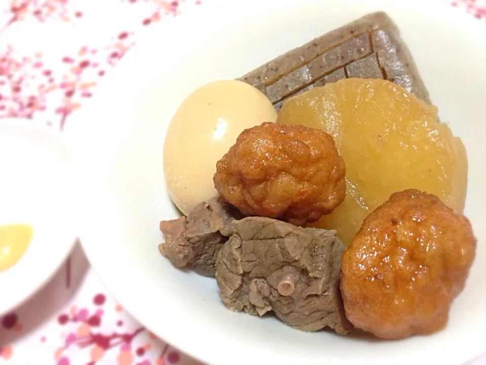 Snapdishの料理写真:昨日のおでんの残り…温めて食す♪|foochanさん