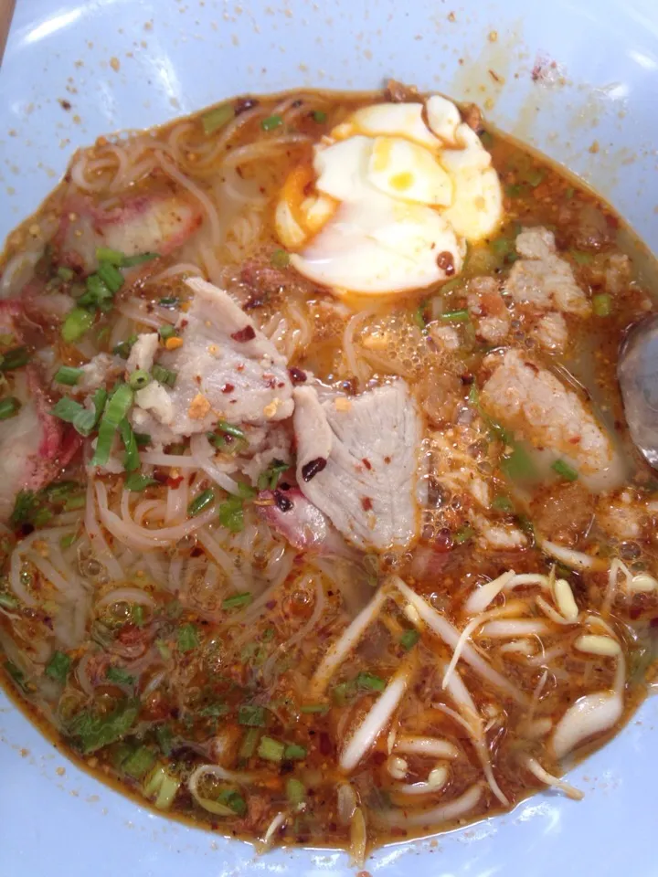 ก๋วยเตี๋ยวต้มยำหมูไข่เยิ้มมมมมมมมมม|Prapapornさん