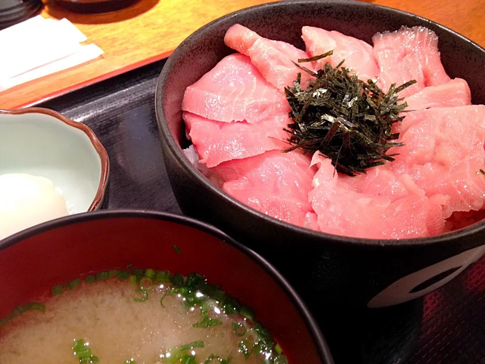 鮪の頭肉丼|しょこさん