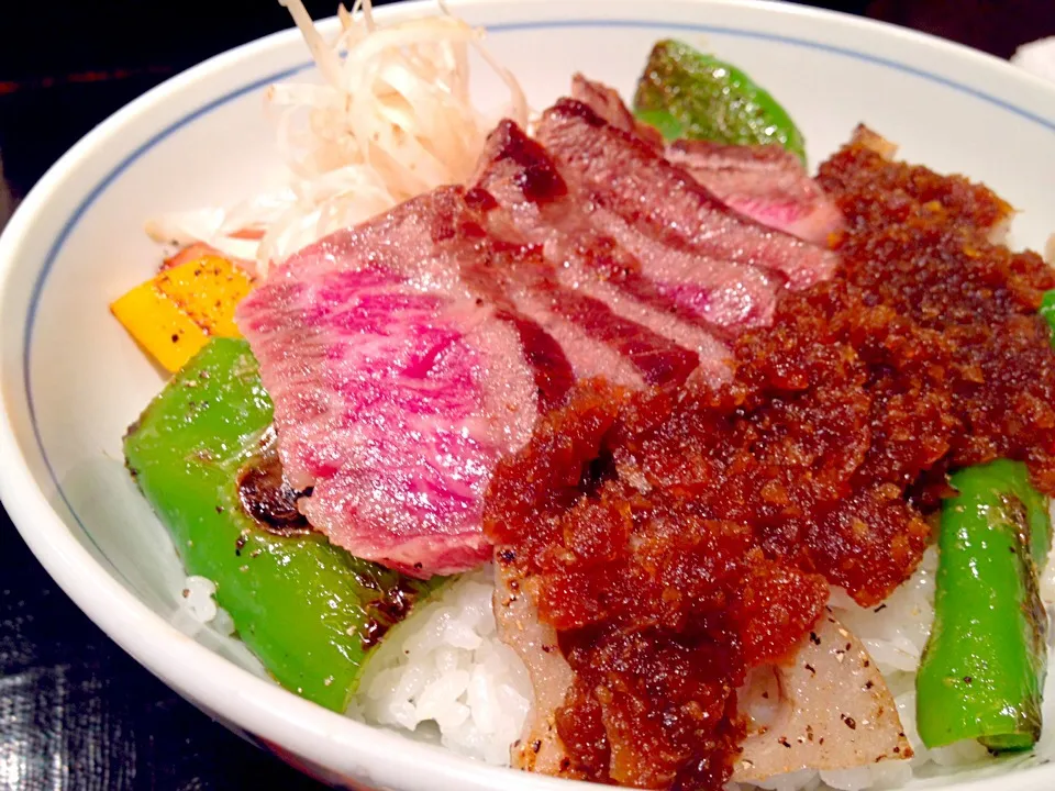 ハラミ丼|しょこさん