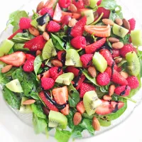 Snapdishの料理写真:Baby spinach & strawberry, raspberry, kiwi salad