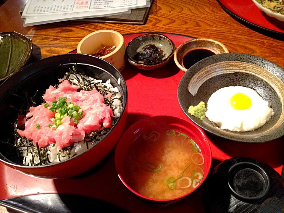 Snapdishの料理写真:ネギトロとろろ丼|しょこさん