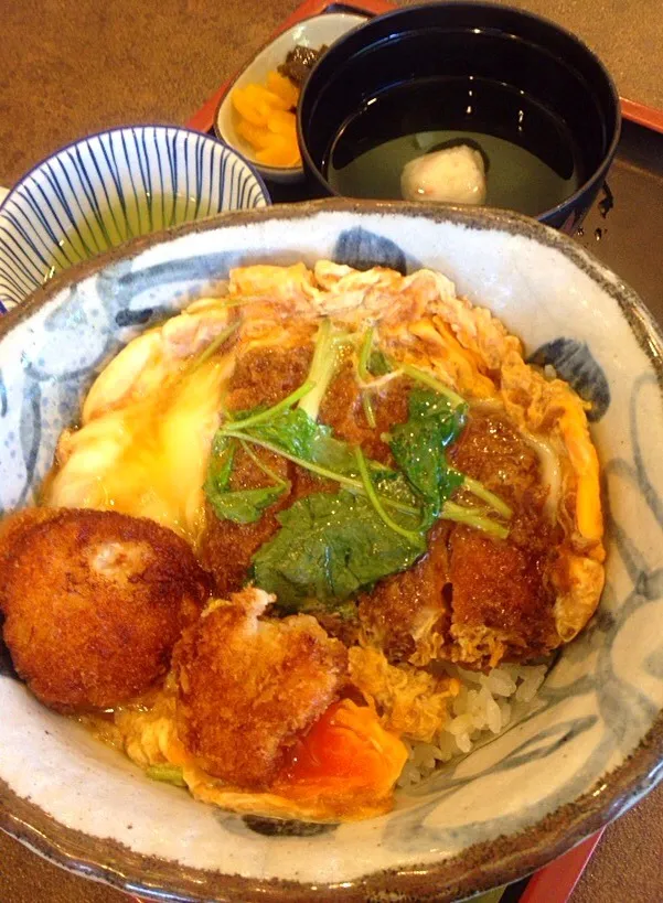 他にん海鮮丼    海老カツ、ホタテ|るみおんさん