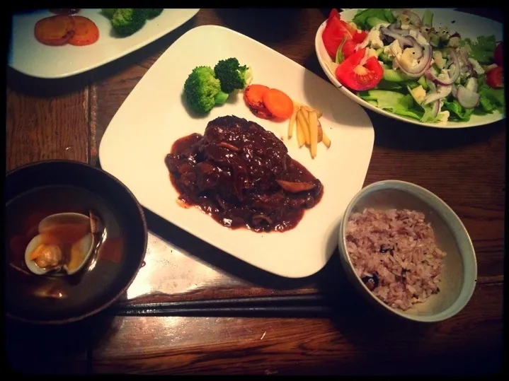 ハンバーグ定食♬五穀米、あさりの味噌汁|ゆかぴさん