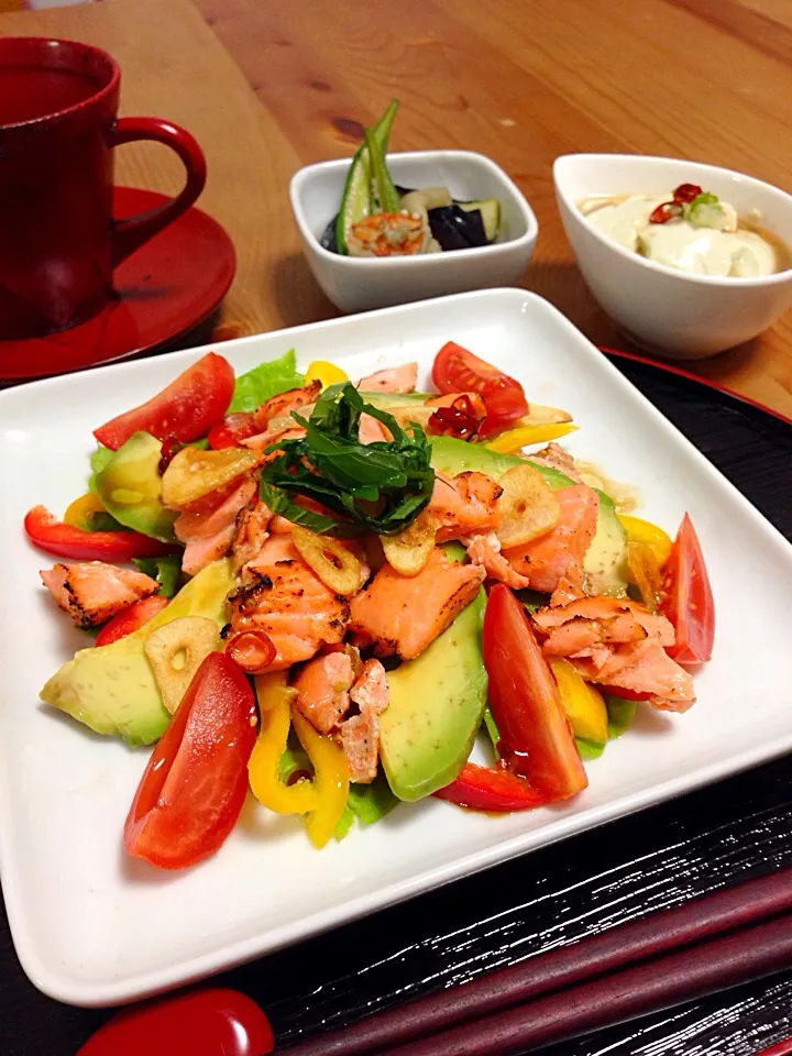 Seared salmon salad with wasabi soy sauce dressing|Kumigarさん