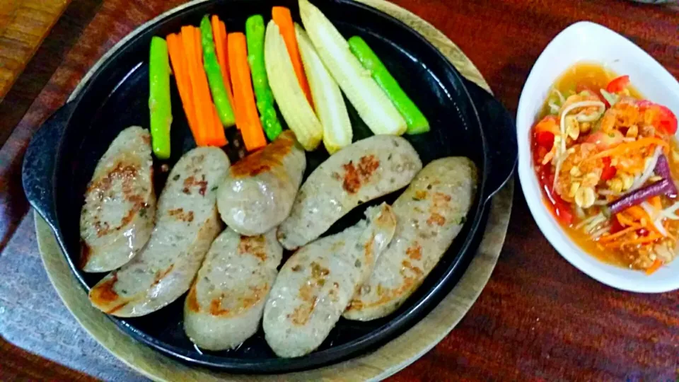 Grilled pork sausage
with papaya salad|Vientiane Kitchen Sukhumvitさん