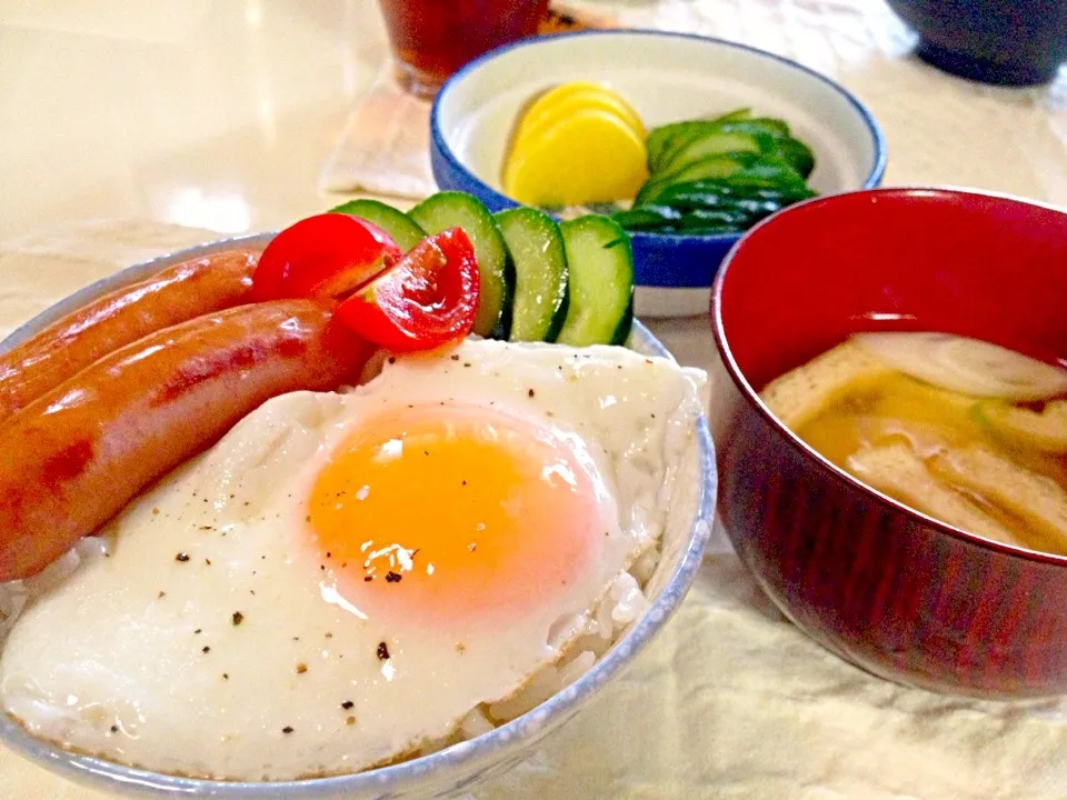 朝ごはん＊目玉焼きのっけご飯*\(^o^)/*|ひかるんさん