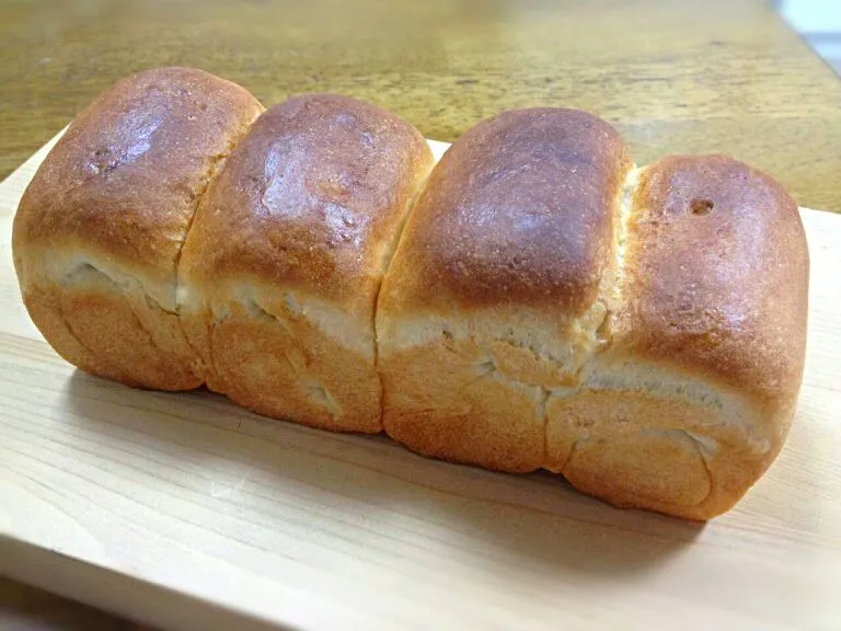 Snapdishの料理写真:くららさんのHBで究極ふわふわミルク食パン☆焼き上がり〜|krchopさん