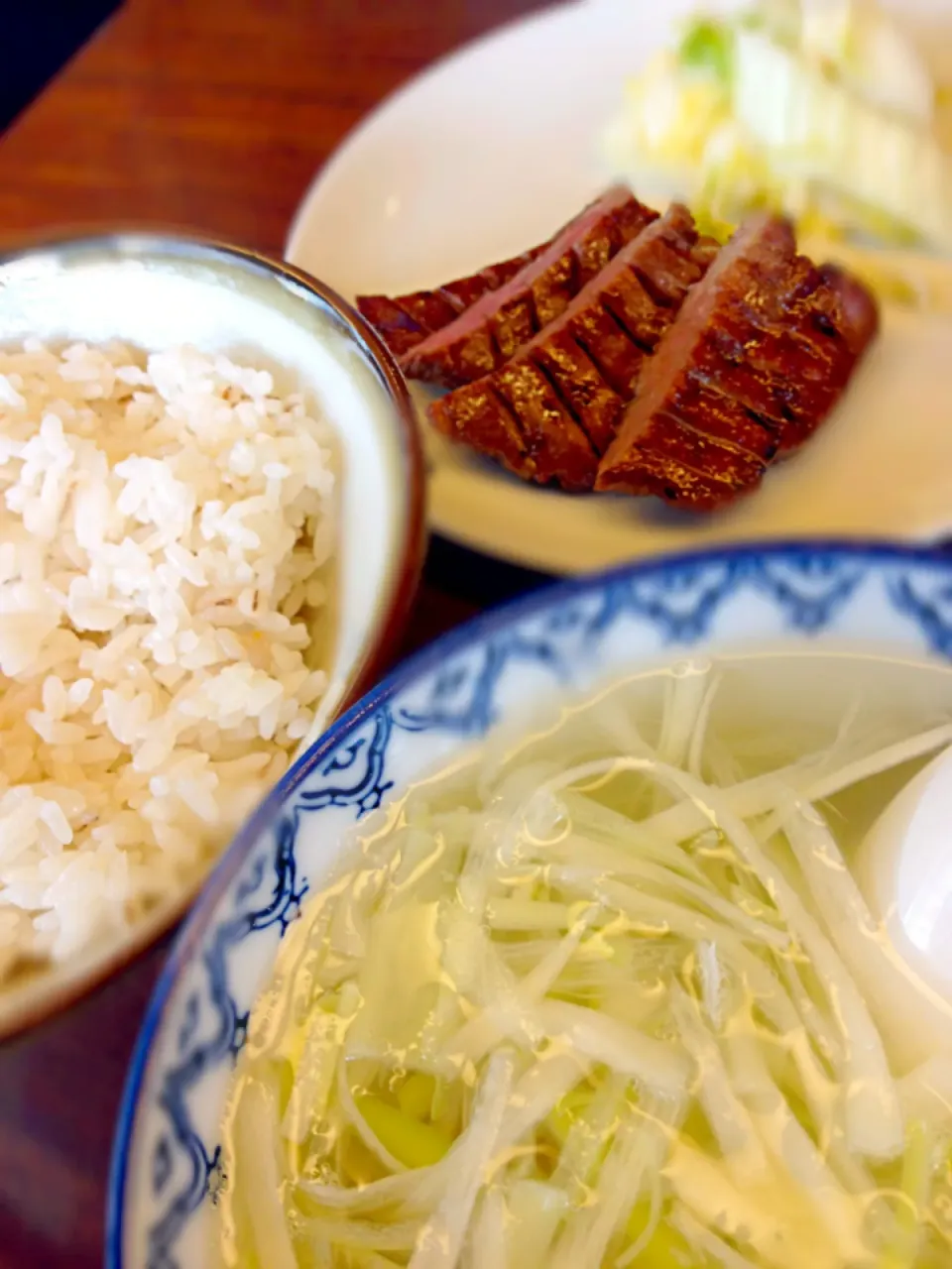 Snapdishの料理写真:牛タン定食。牛テールスープって、やっぱり美味しい！ @赤坂 利久|Tomyさん