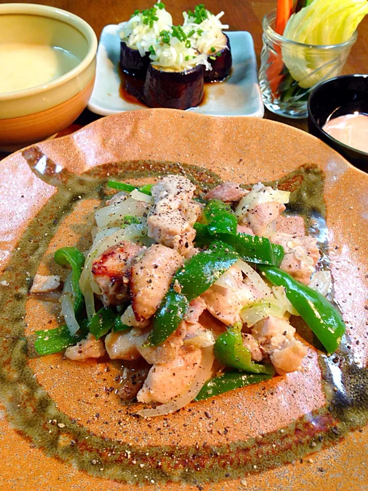 🐾野菜と鶏肉のにんにくソテー🐾焼き茄子ぽん酢和え＆野菜スティック＆コーンスープ🐾|ちなみんさん