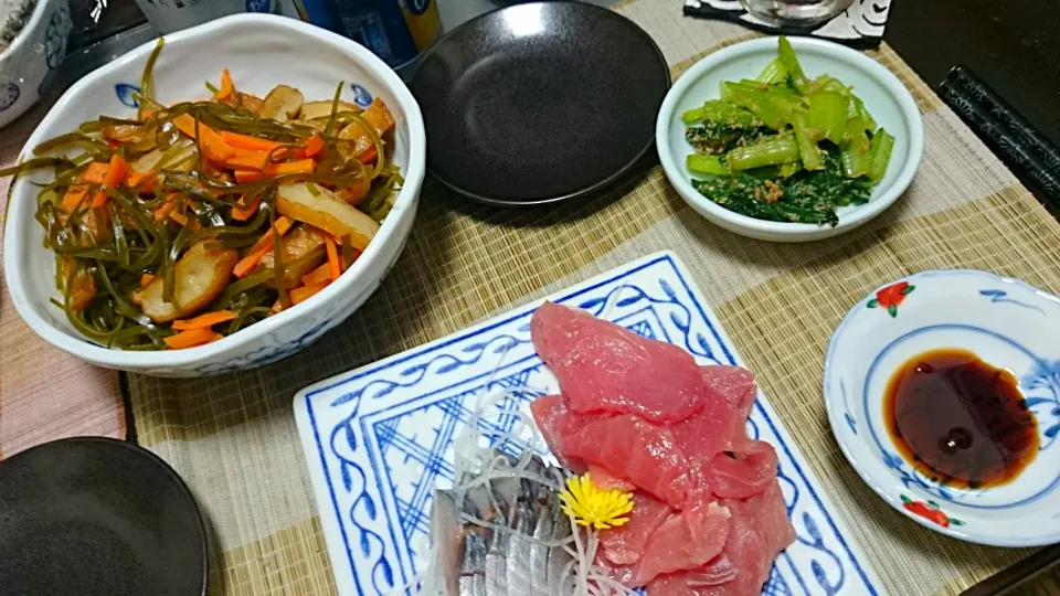 マグロ＆シメサバ＆小松菜のゴマ汚し、切り昆布の煮物|まぐろさん