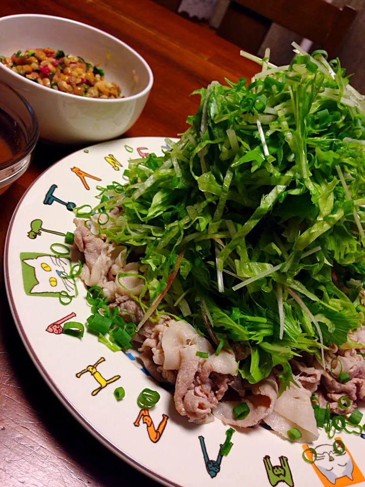 🐷豚シャブのおかずサラダ&香味野菜入り納豆🐽|ゆかゴリラさん