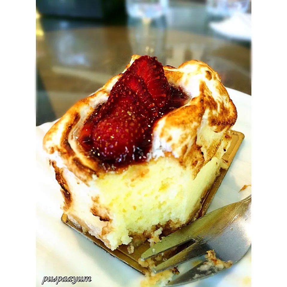 Snapdishの料理写真:Strawberry cheese cake|puspaayumulatsihさん