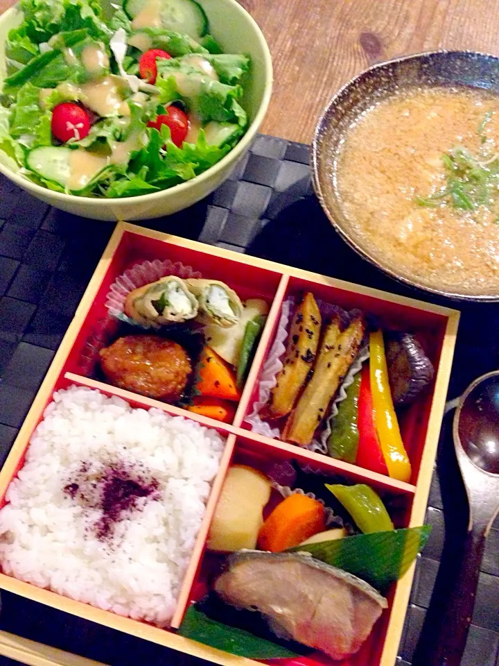 1人ご飯💛デパ地下お弁当🍱胡麻汁、サラダ🍀|まみりんごさん