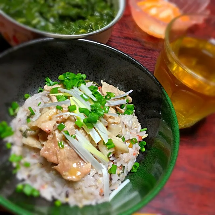 Snapdishの料理写真:梅しそ豚丼|ともえさん