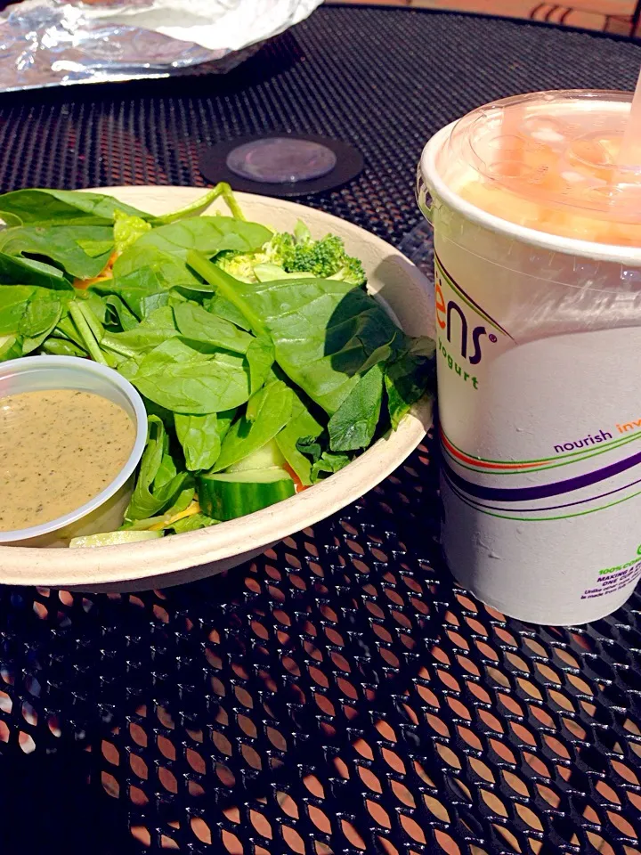 Chicken salad, basil dressing, and peach smoothie for lunch|nadia issaさん