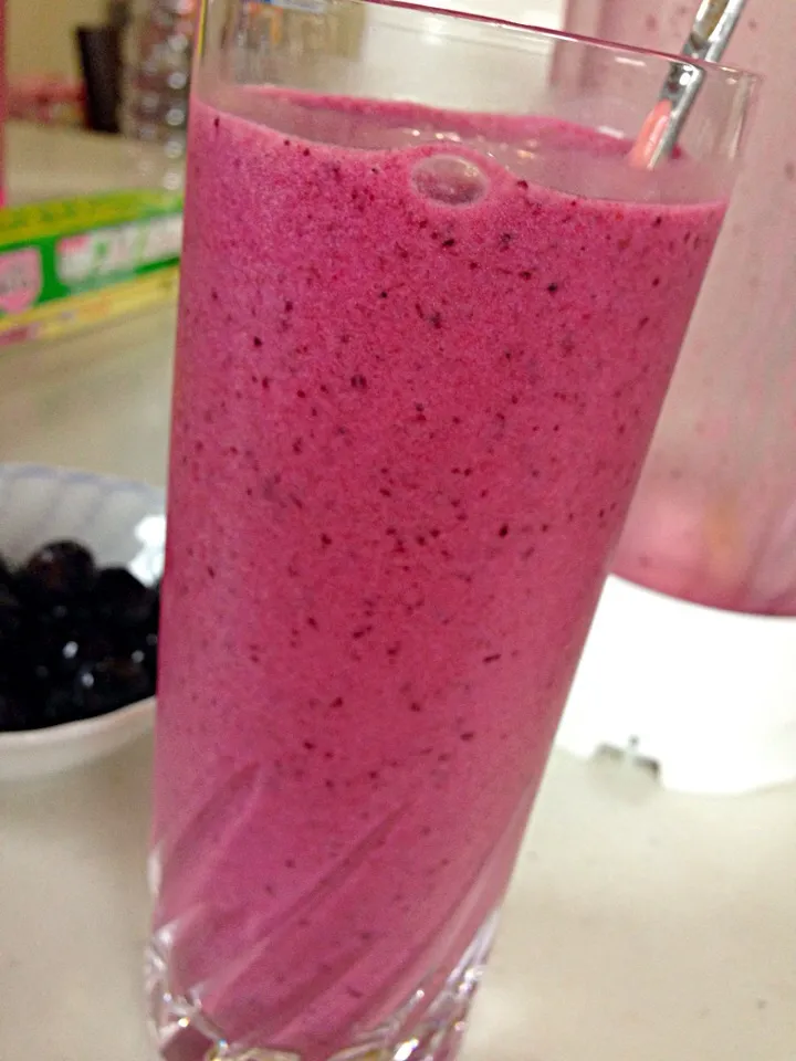 Blueberry-acai smoothie|viviさん