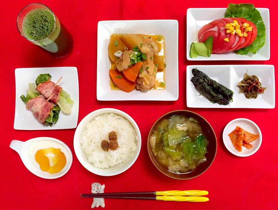 朝ごはんは勝負飯^o^鶏手羽元と大根人参の生姜醤油煮、ロメインレタスのベーコン巻き蒸し、しそ巻き、GOOD^_^💕|はみちゃんさん