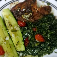 chicken breast, spinach, & roasted zuchinni w/grape tomatos. also, a whole lotta #garlic on everything.. what can i say?! i love my veggies. #organic|Jillian Bittleさん