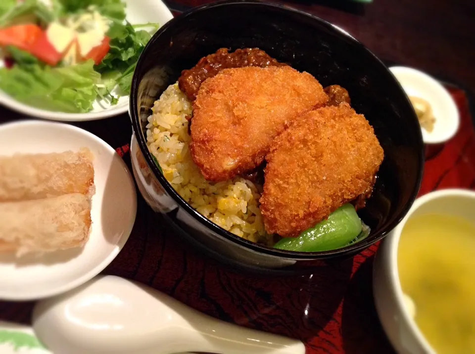 翠@アルカディア市ヶ谷でカレー炒飯。巨大なハムチーズカツがふたつも(^_^;)|hoppycowさん