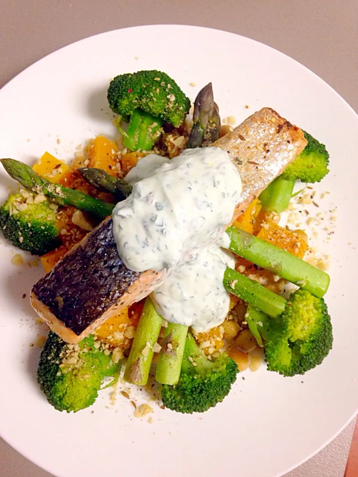 Salmon + Vegetables with Dukkah and Herb Yoghurt|Chrisy Hillさん