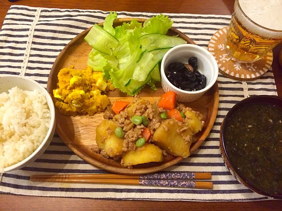 こっくりひき肉の肉じゃが かぼちゃのクリチサラダ 黒豆 あおさお味噌汁|haseseさん