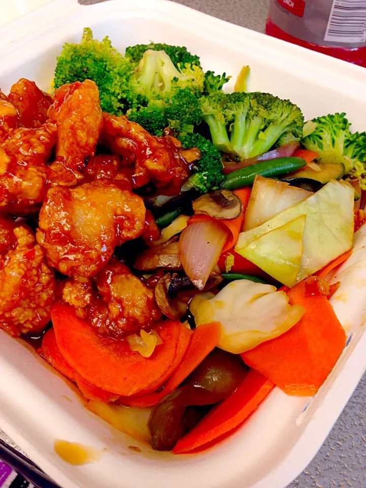 Vegetables and ginger chicken for lunch|nadia issaさん