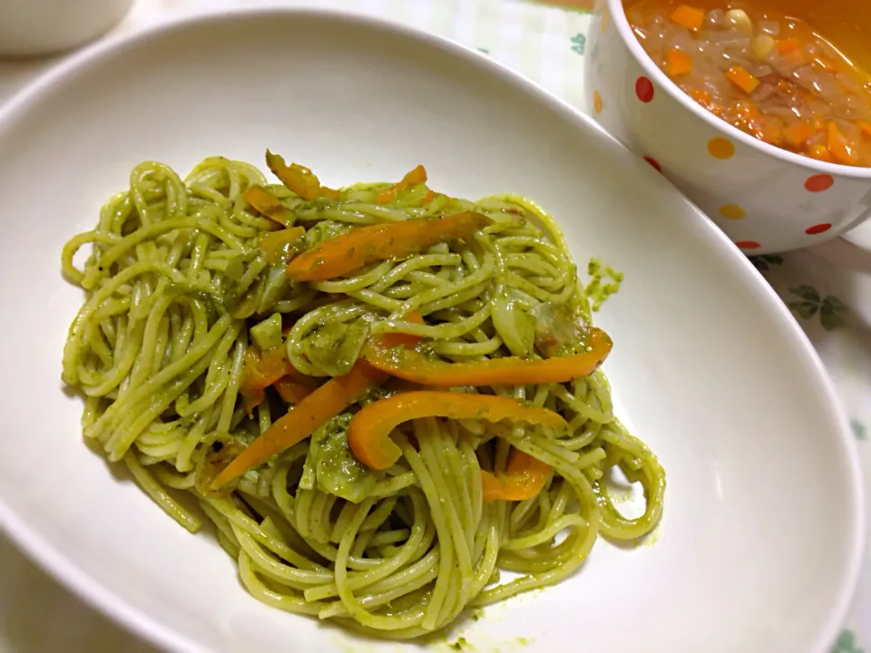 バジルソースのスパゲティ🍝 と 豆のスープ|こいちさん