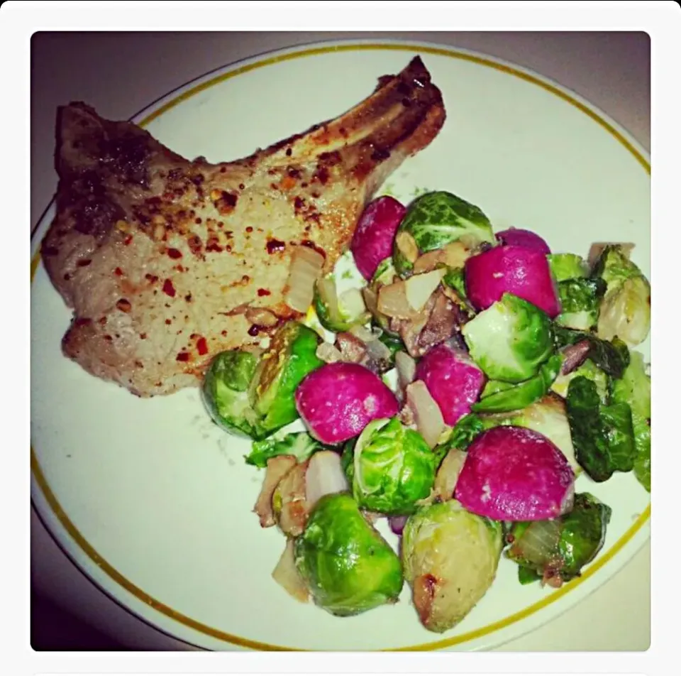 seasoned garlic grilled pork chop with parm garlic bussel sprouts and red radish:) #cleaneats|alli clarkさん