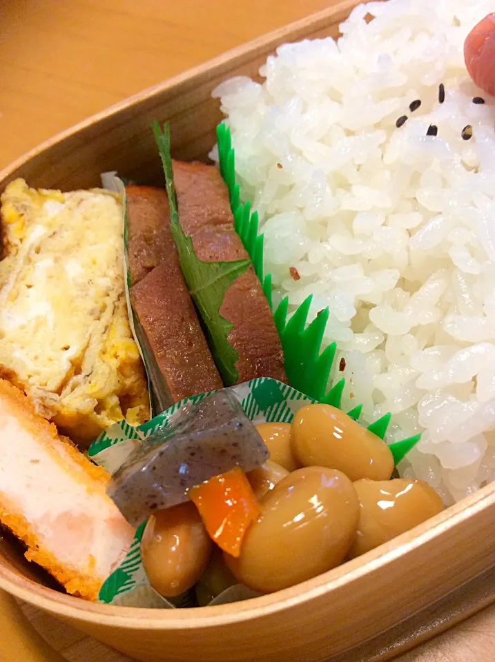 Snapdishの料理写真:自家製焼豚弁当|鴨吉さん