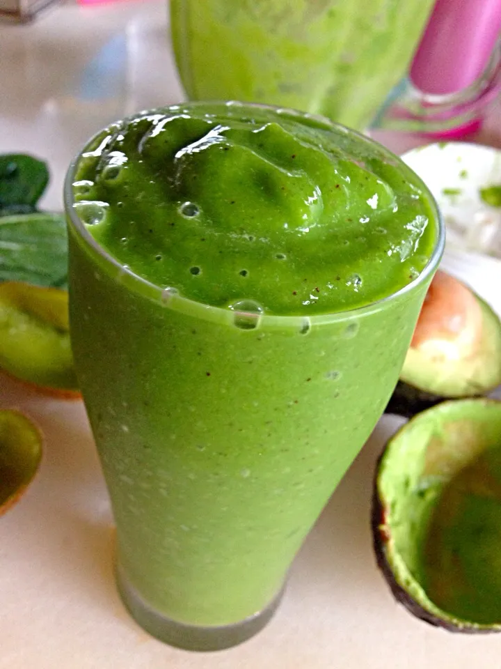 Creamy ! Avocado Kiwi smoothie ☆♪|viviさん